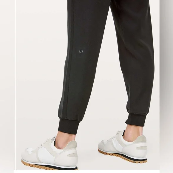 🍋 LULULEMON Black On The Fly Joggers Size 10 - Picture 5 of 13